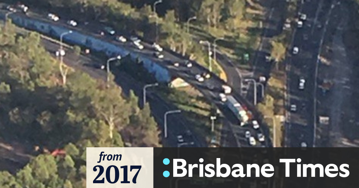 Brisbane Traffic Gateway Motorway Crash Causes Delays 4039